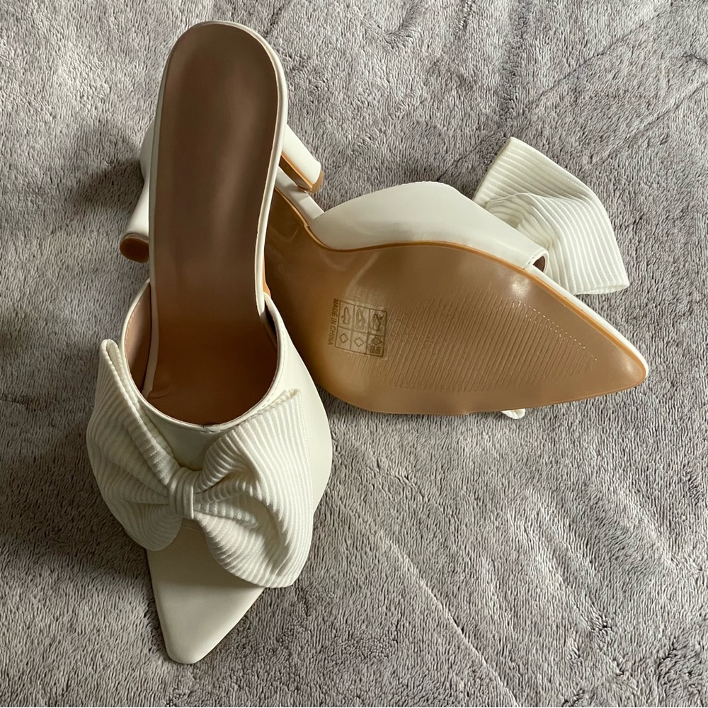 SHEIN - Bow Decor Stiletto Heeled
Mule Sandals - BRAND NEW